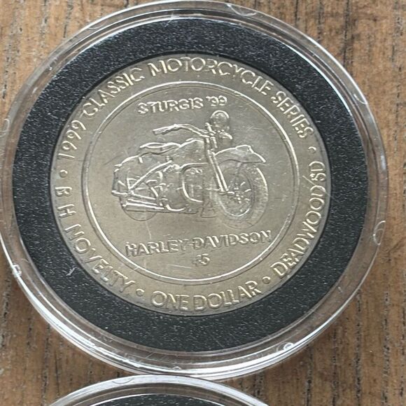 1999 Sturgis Coin Harley Davidson Challenge Token Black Hills 1945 - Picture 1 of 3